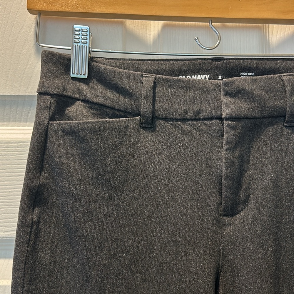 Old Navy High Rise Pixie - Picture 3 of 4
